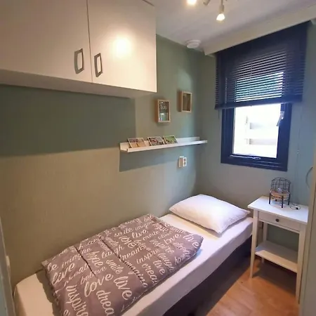 Welkom In Chalet De Flierefluiter בקתה
